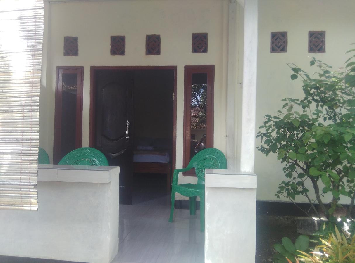 Pedek Homestay Praya Exterior photo